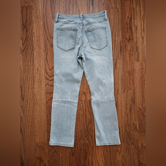 Universal Thread Women's Size 8/29 Light Wash Distressed Denim Jeans - Picture 3 of 6